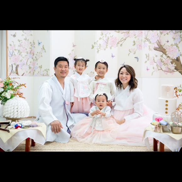 Meet your posher!💃🏻 P.S. Host’g Party 3/6 @ 7 pm - Picture 2 of 3